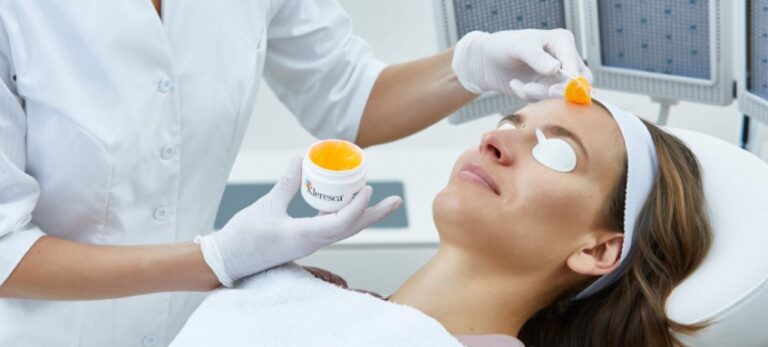 Dermomedic - Terapia de fluorescencia Kleresca para tratar el acné